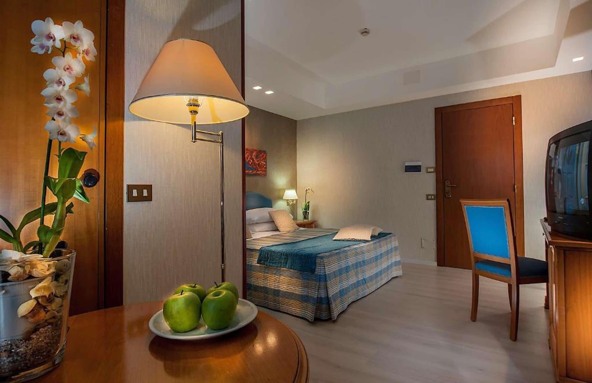 Quality Hotel Rouge Et Noir Рим Екстериор снимка
