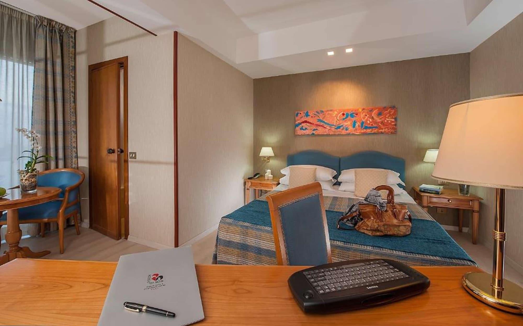 Quality Hotel Rouge Et Noir Рим Екстериор снимка