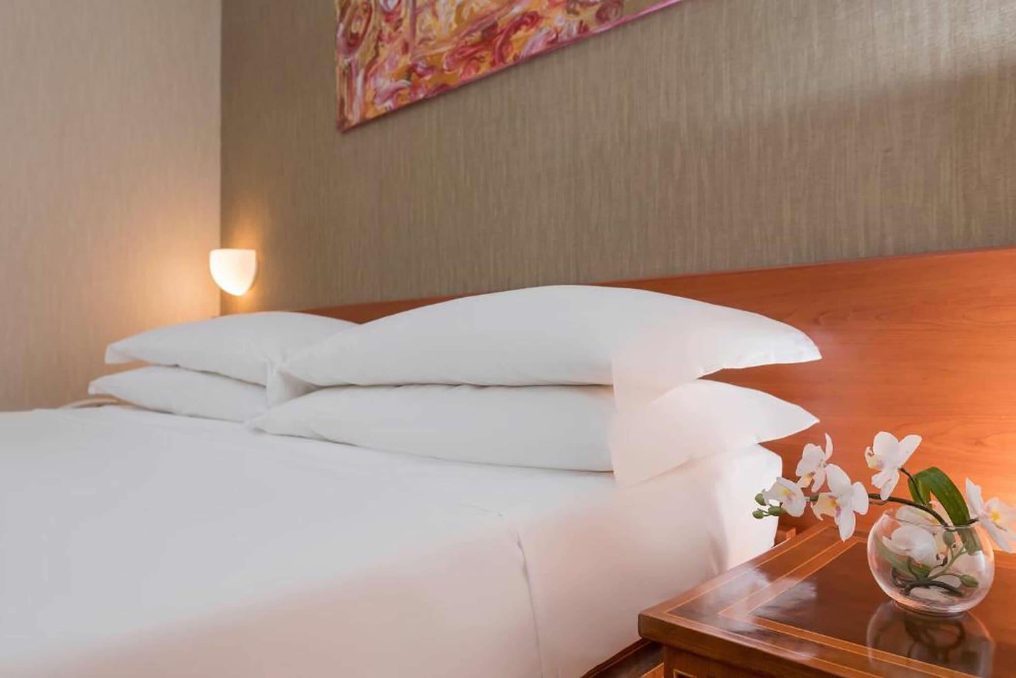 Quality Hotel Rouge Et Noir Рим Екстериор снимка