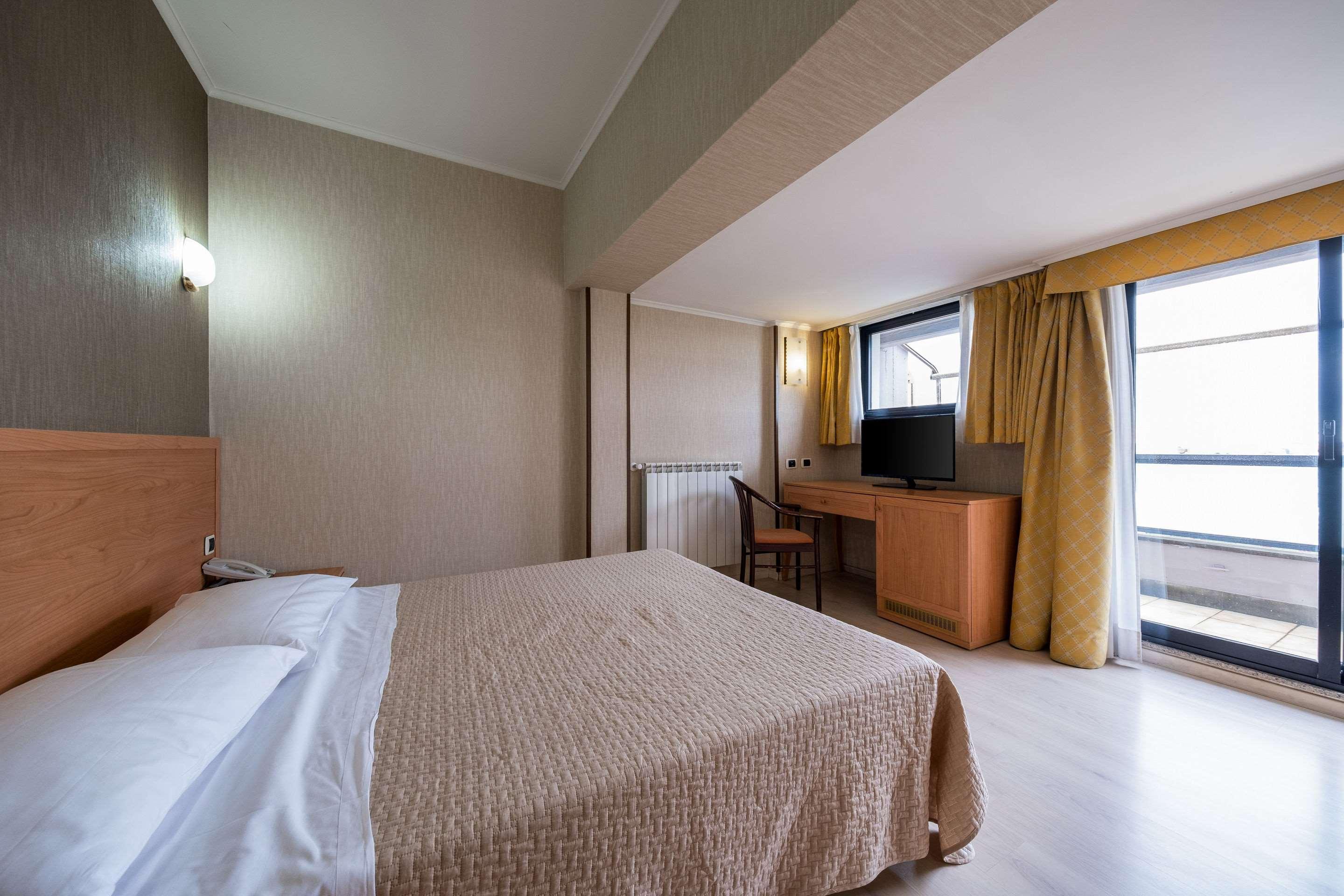 Quality Hotel Rouge Et Noir Рим Екстериор снимка