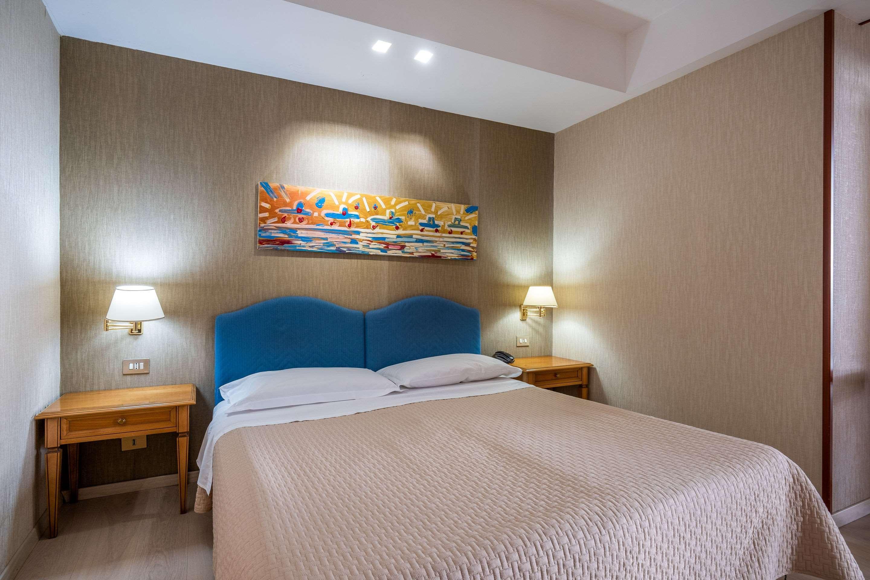 Quality Hotel Rouge Et Noir Рим Екстериор снимка