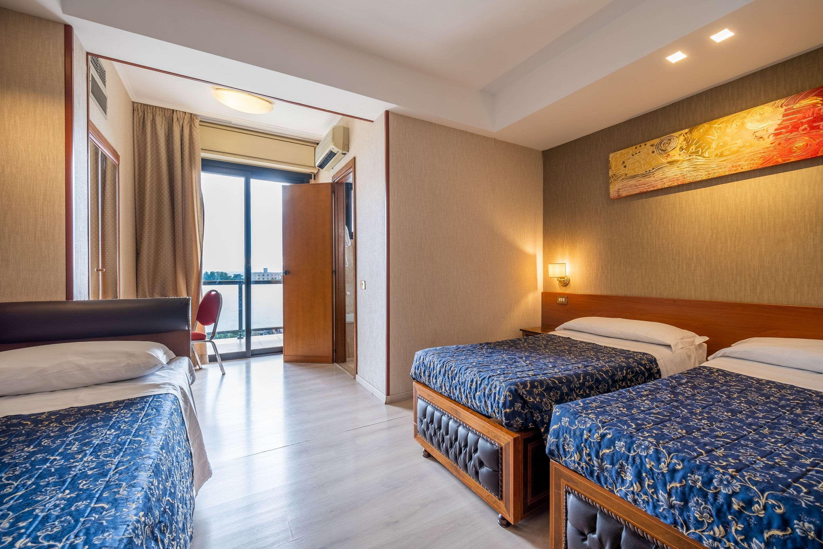 Quality Hotel Rouge Et Noir Рим Екстериор снимка