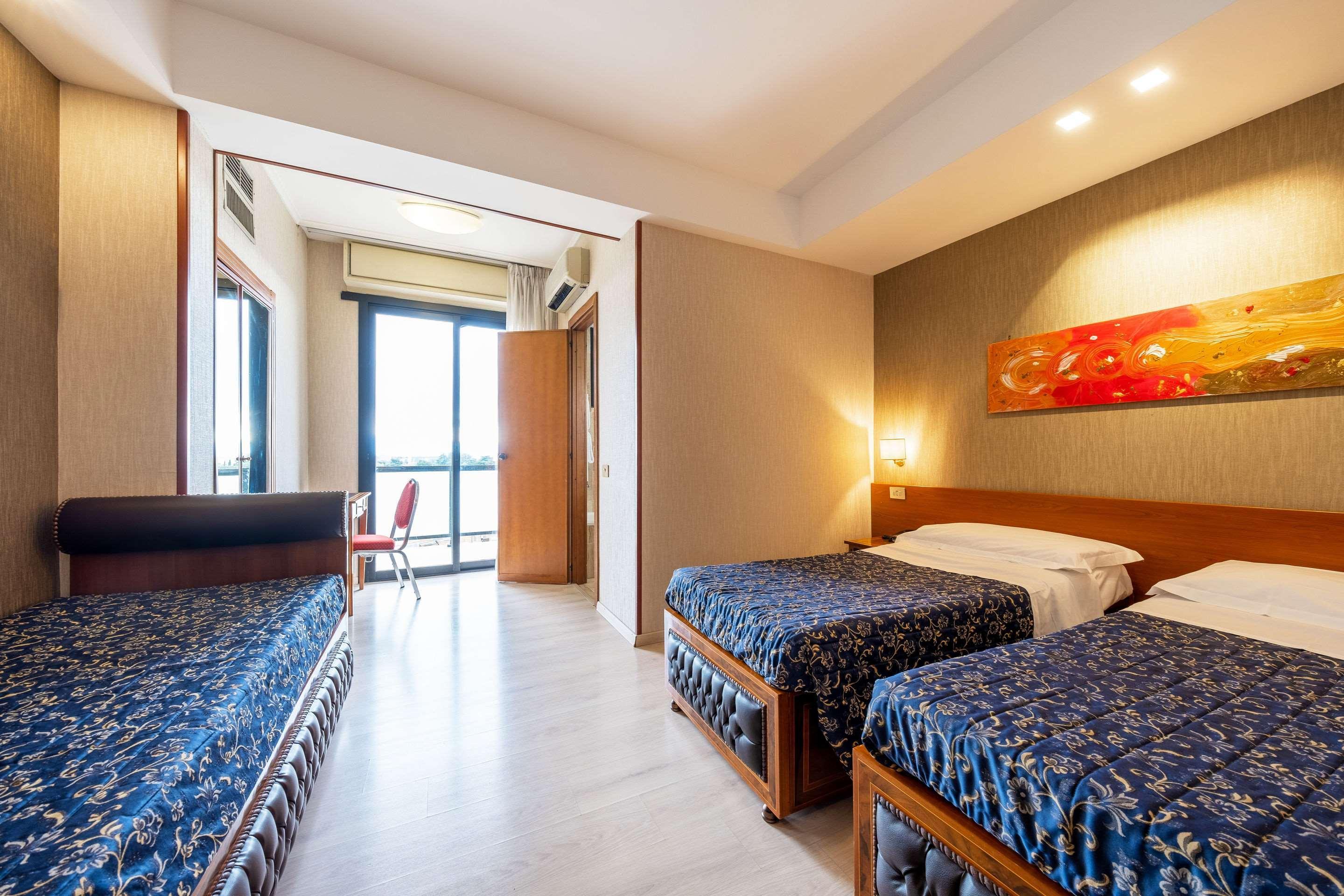 Quality Hotel Rouge Et Noir Рим Екстериор снимка