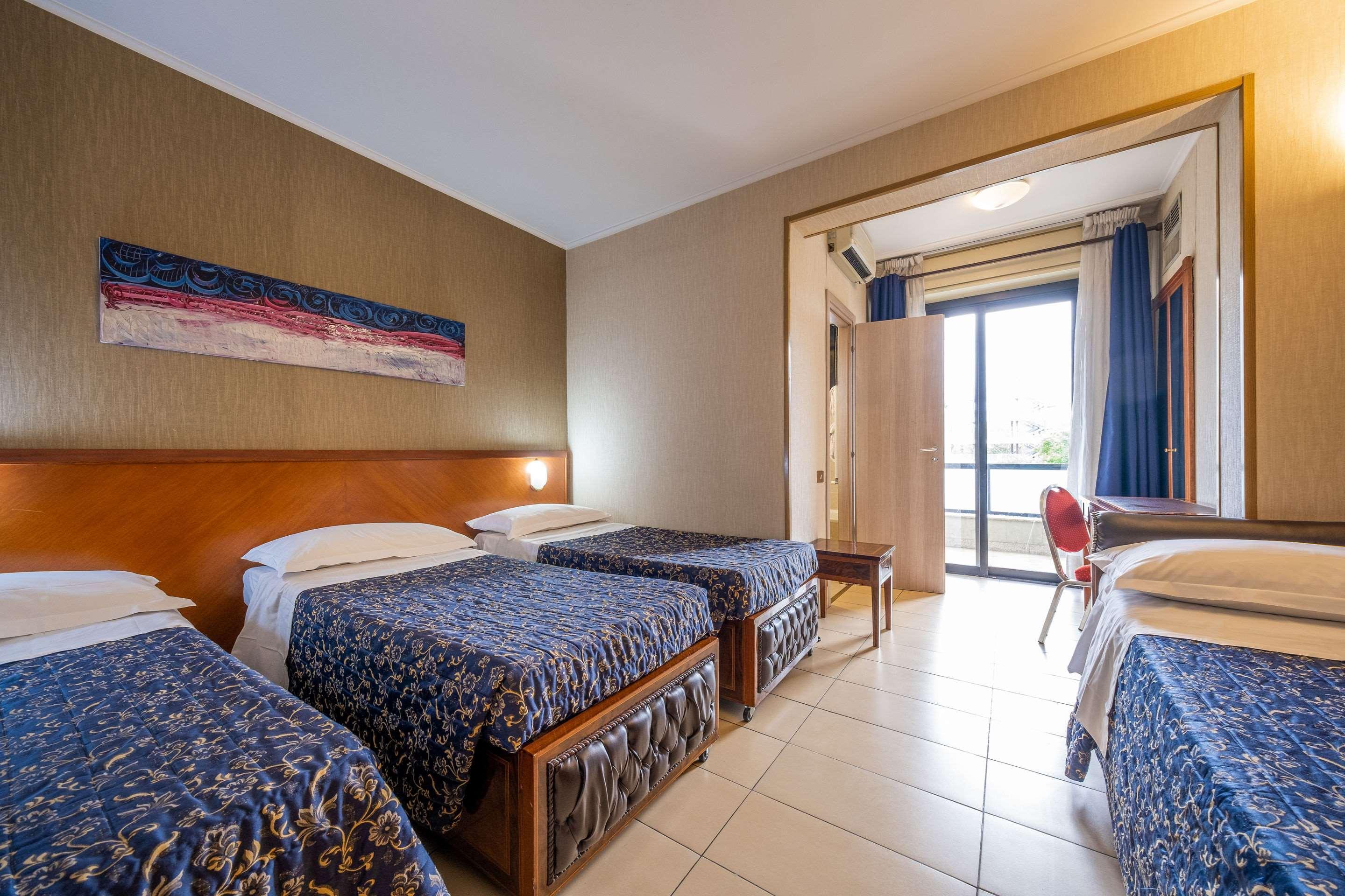 Quality Hotel Rouge Et Noir Рим Екстериор снимка