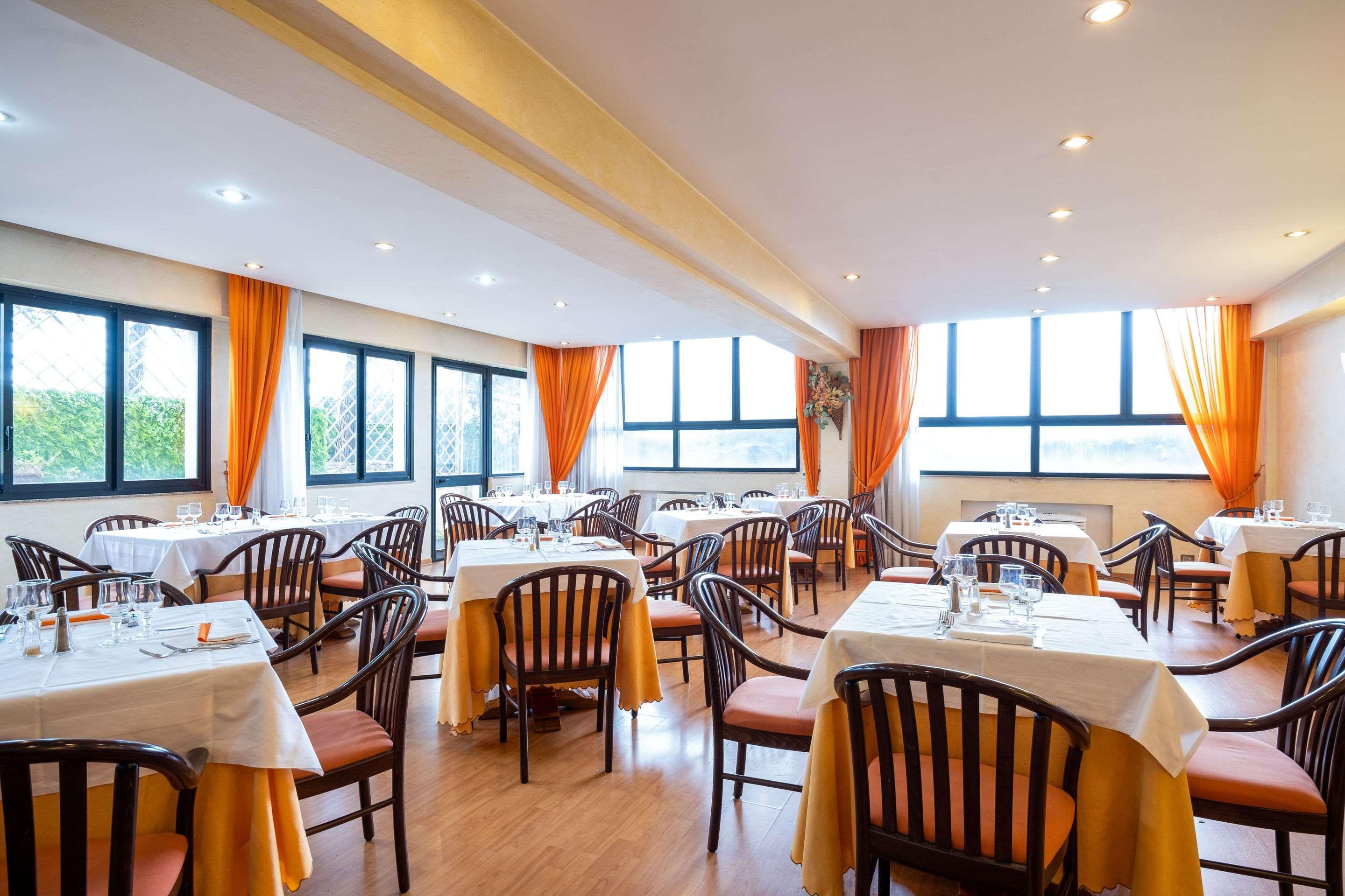 Quality Hotel Rouge Et Noir Рим Екстериор снимка