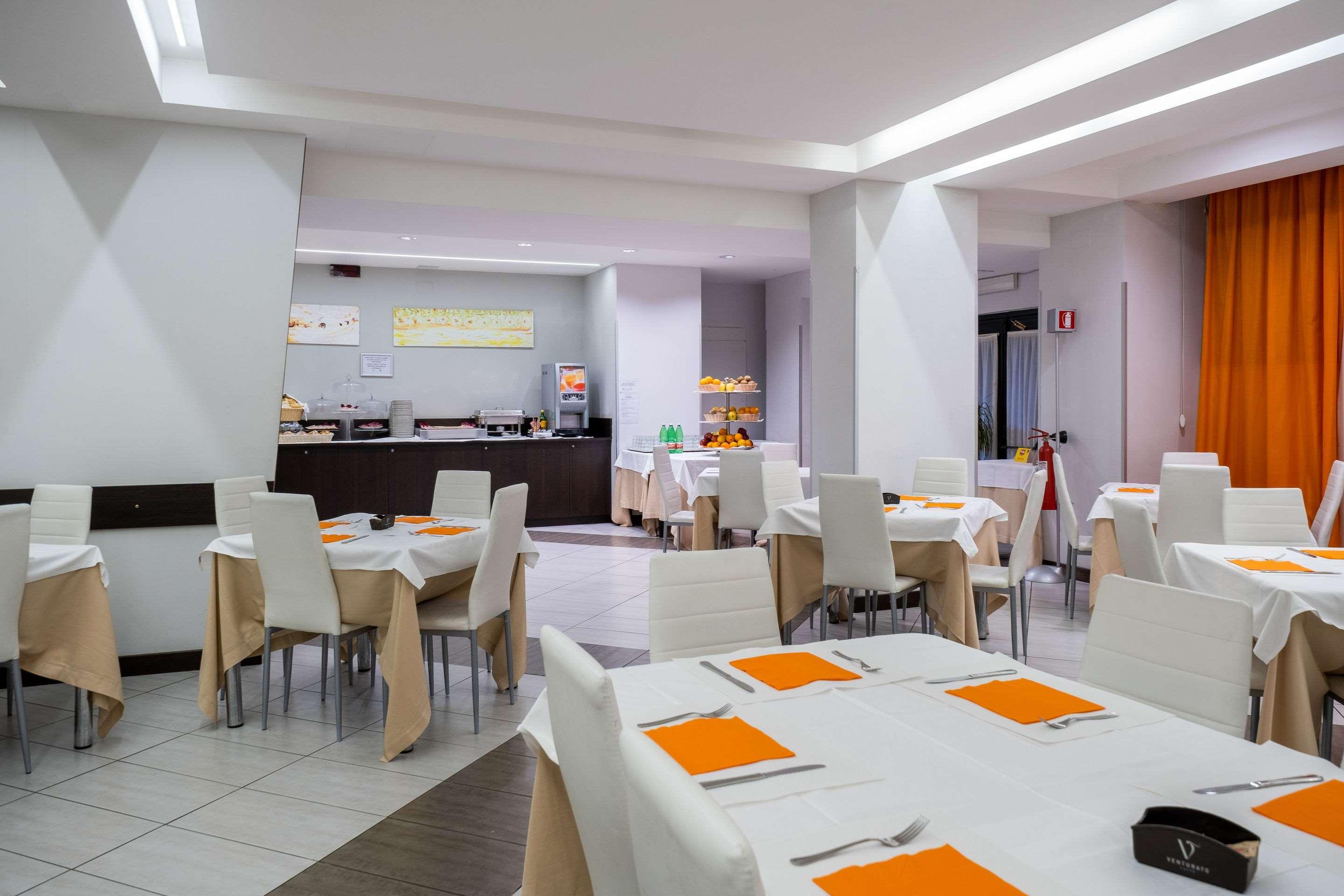 Quality Hotel Rouge Et Noir Рим Екстериор снимка