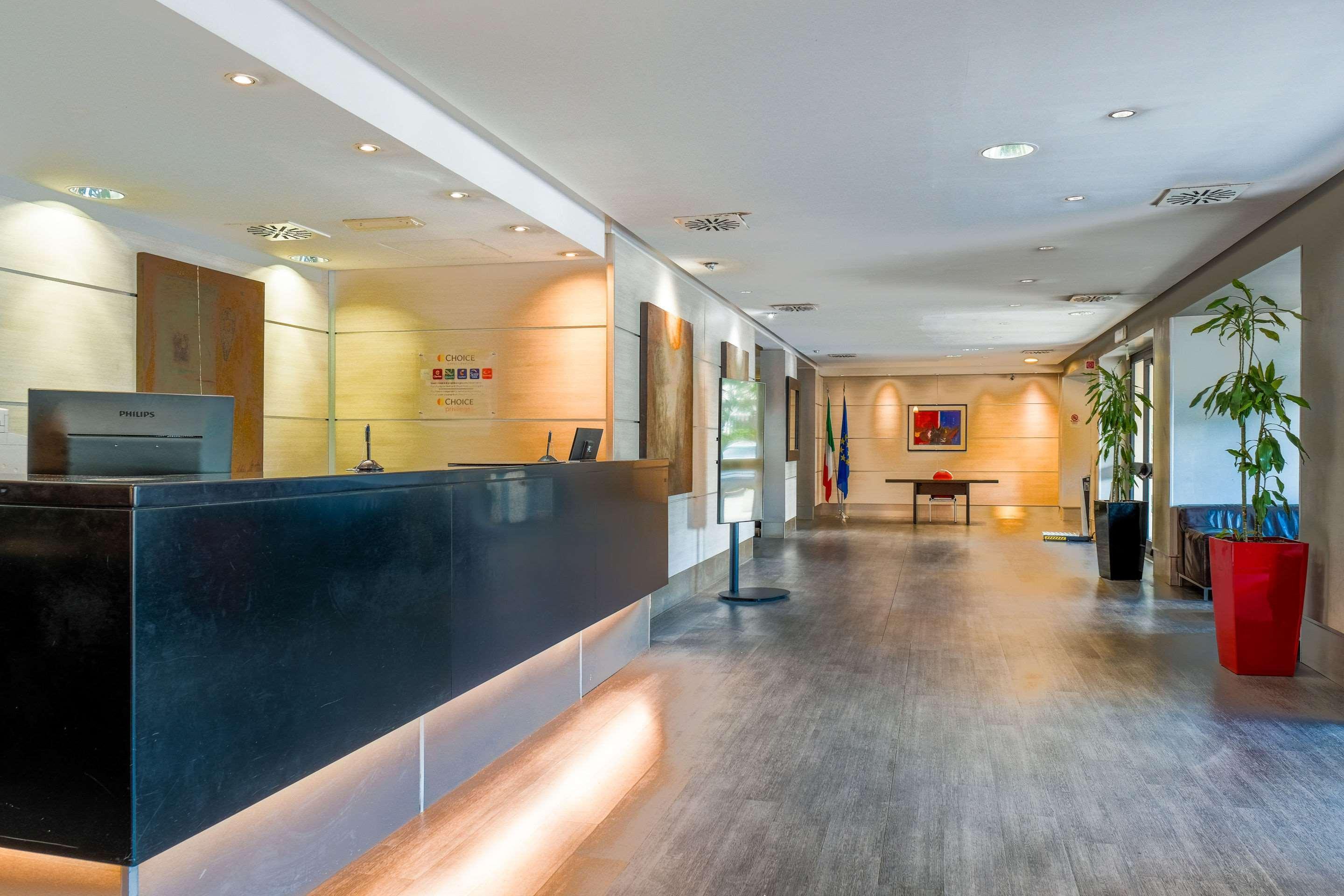 Quality Hotel Rouge Et Noir Рим Екстериор снимка