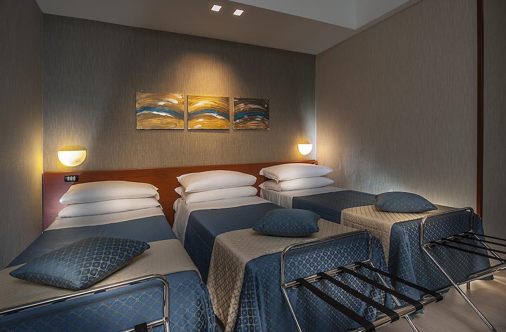 Quality Hotel Rouge Et Noir Рим Екстериор снимка