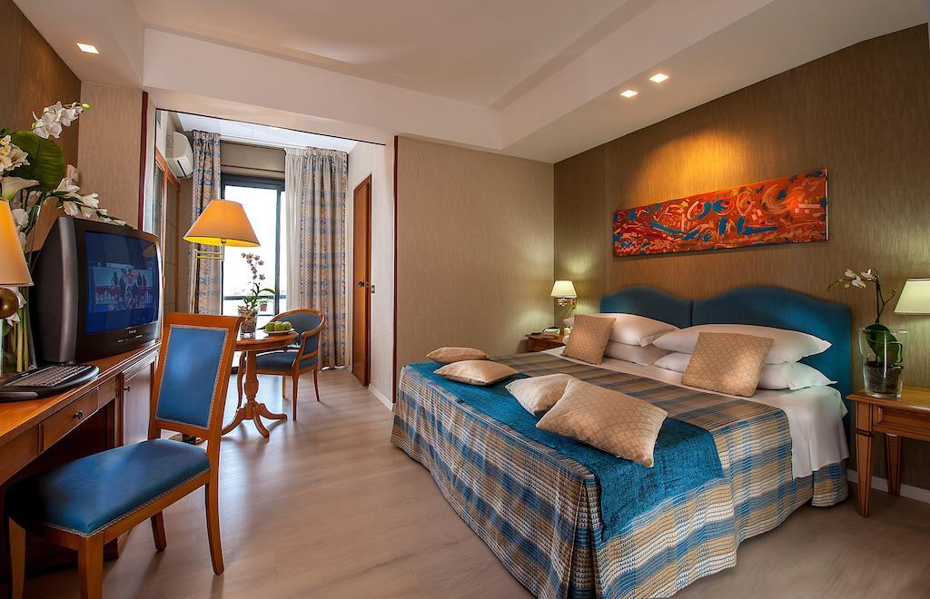 Quality Hotel Rouge Et Noir Рим Екстериор снимка