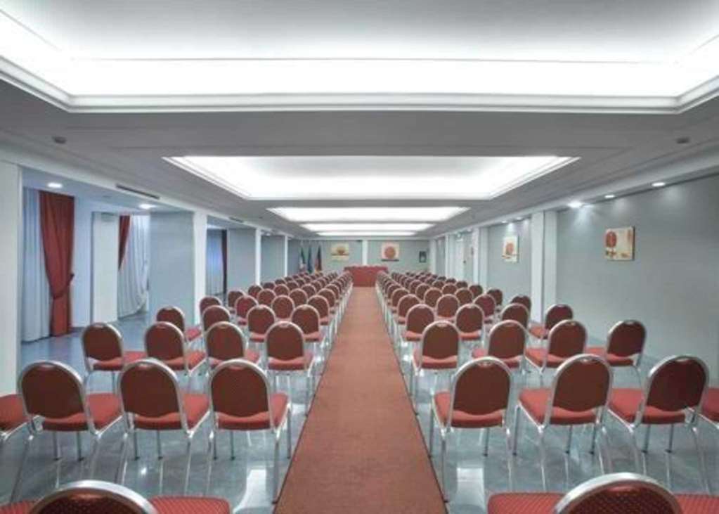 Quality Hotel Rouge Et Noir Рим Съоръжения снимка
