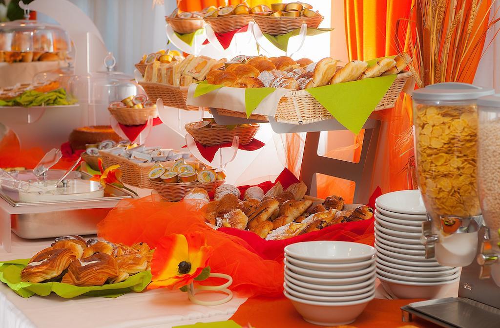 Quality Hotel Rouge Et Noir Рим Екстериор снимка