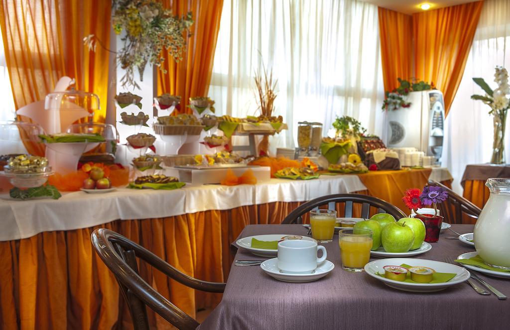 Quality Hotel Rouge Et Noir Рим Екстериор снимка