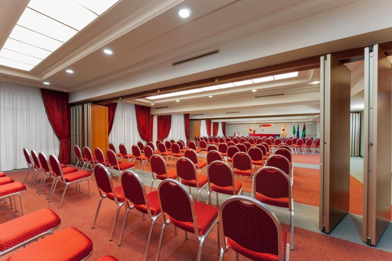 Quality Hotel Rouge Et Noir Рим Екстериор снимка