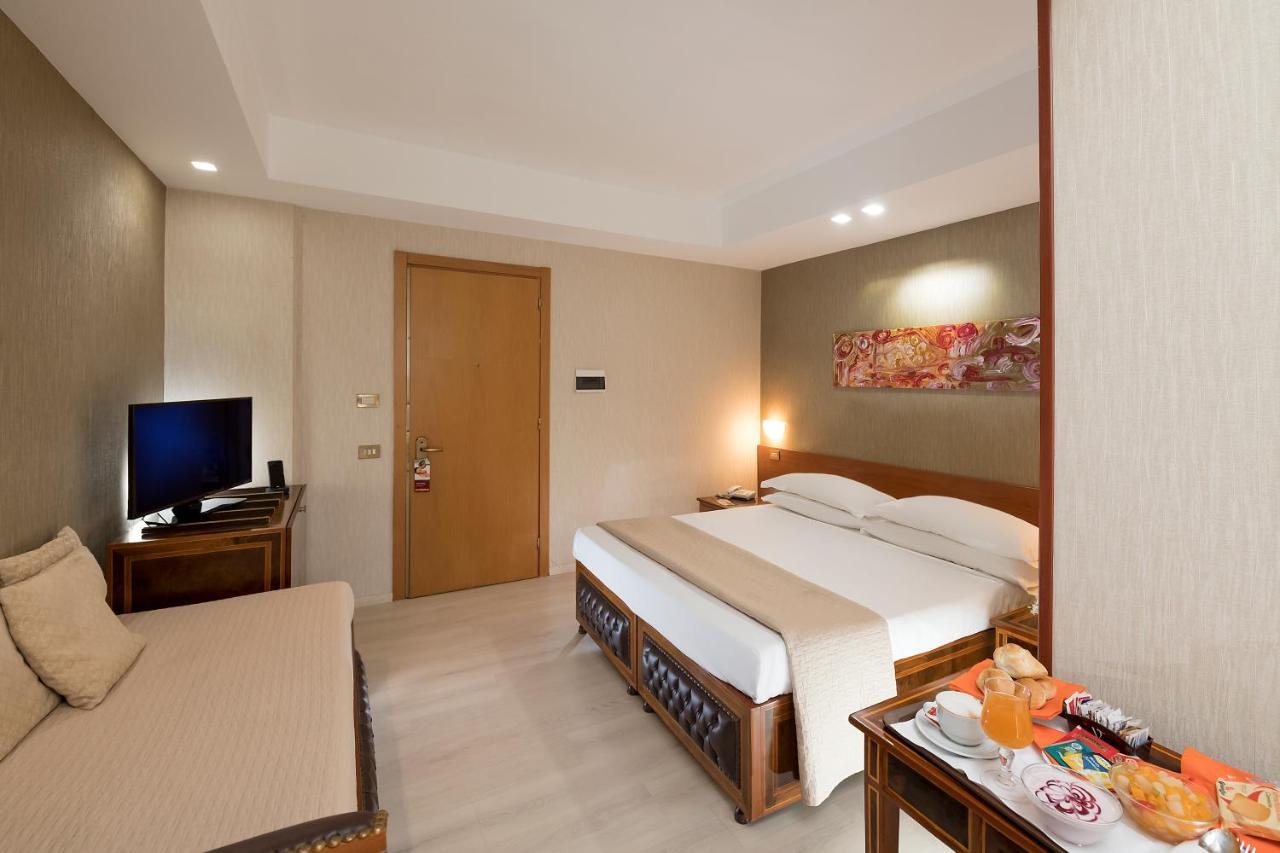 Quality Hotel Rouge Et Noir Рим Екстериор снимка