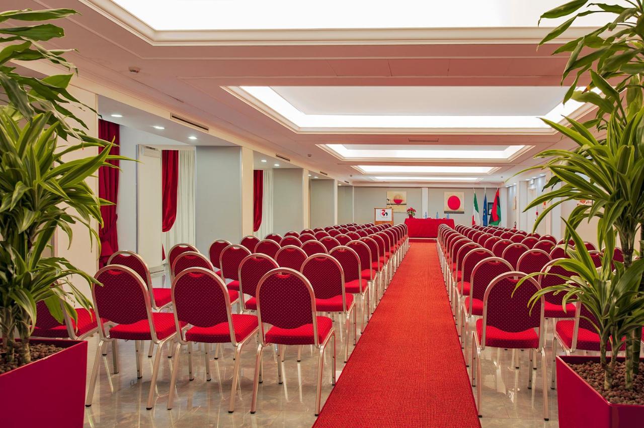 Quality Hotel Rouge Et Noir Рим Екстериор снимка