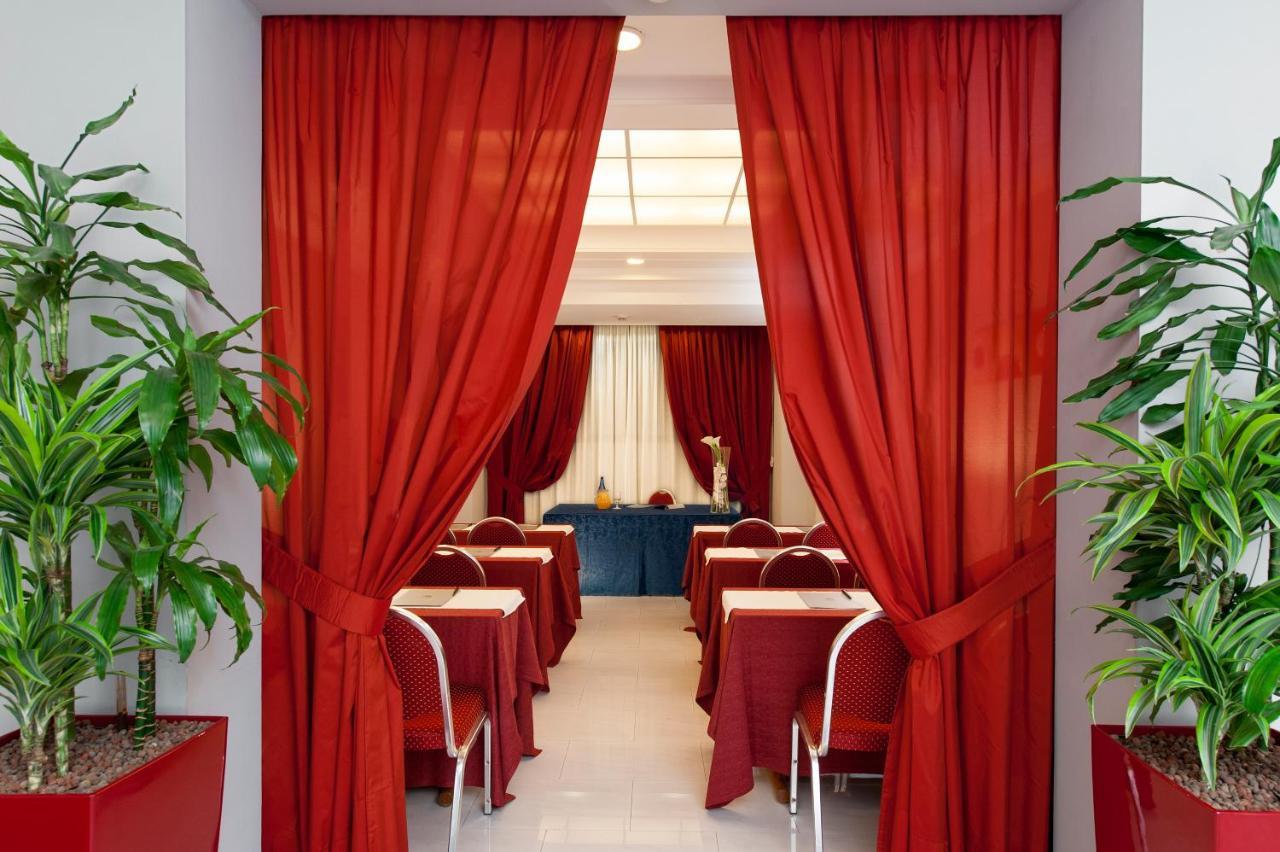 Quality Hotel Rouge Et Noir Рим Екстериор снимка