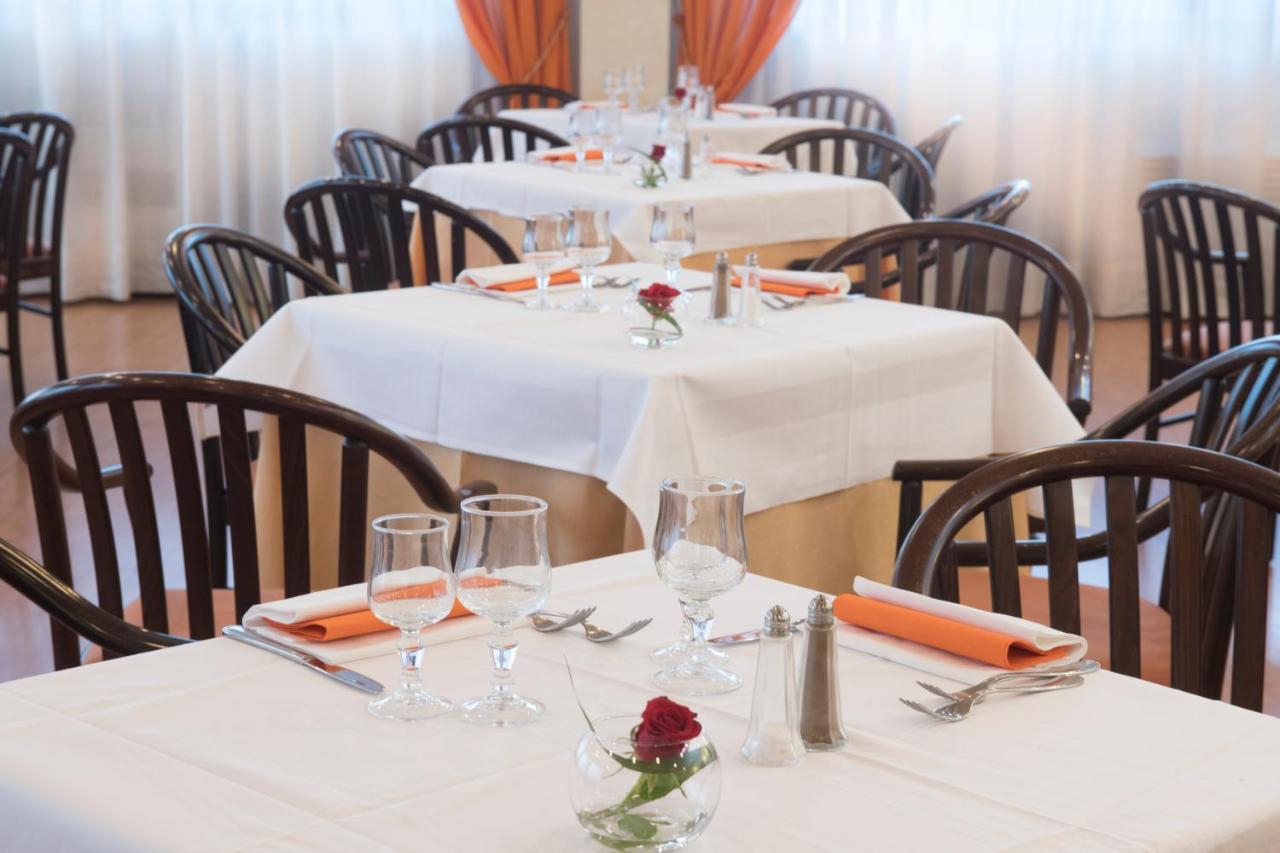 Quality Hotel Rouge Et Noir Рим Екстериор снимка