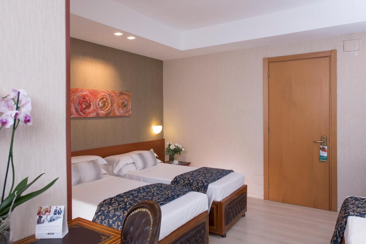 Quality Hotel Rouge Et Noir Рим Екстериор снимка