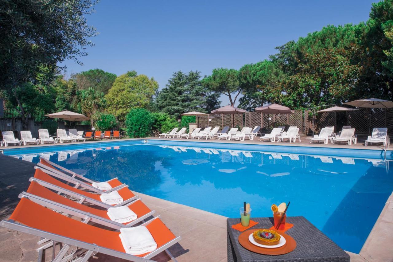 Quality Hotel Rouge Et Noir Рим Екстериор снимка