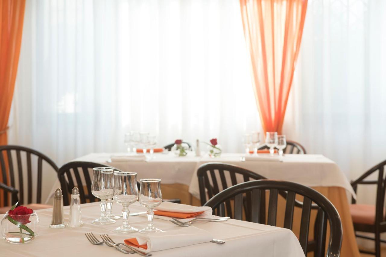 Quality Hotel Rouge Et Noir Рим Екстериор снимка