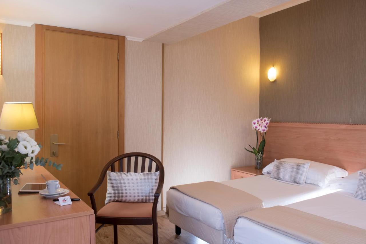 Quality Hotel Rouge Et Noir Рим Екстериор снимка